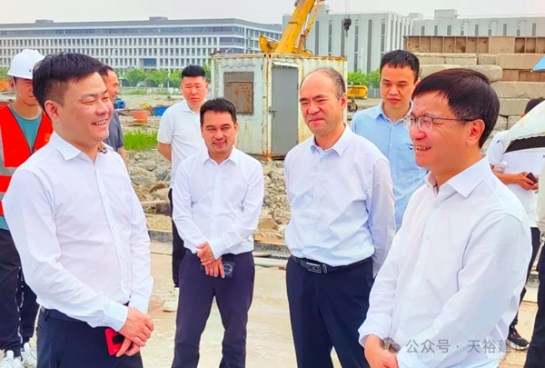 温州市人大副主任王蛟虎一行莅临埃锐云产业基地视察指导